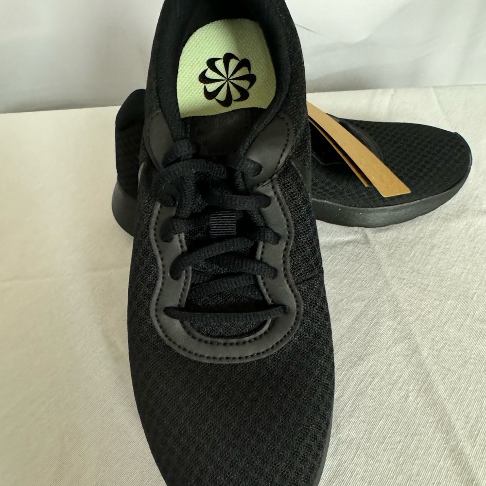 Women’s Size 7.5 NIKE Tanjun Black Sneakers Black on Black – New in box